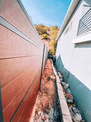 Fence company in Los Angeles - Photo 2022-06-30 10-19-23 2. Composite fence panels protect your house from wind